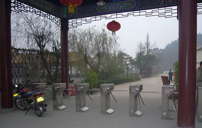 提升景區(qū)管理效率與安全性-景區(qū)人行通道閘機(jī)的應(yīng)用